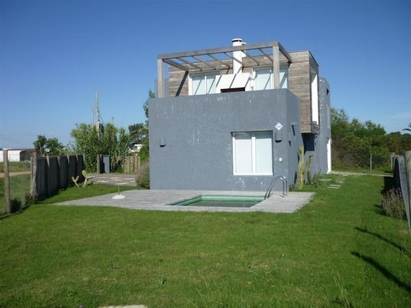 Moderna casa en alquiler y venta con vista al mar en El Chorro.