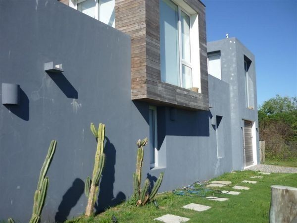 Moderna casa en alquiler y venta con vista al mar en El Chorro.