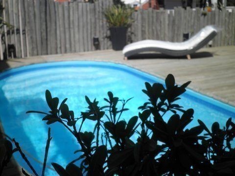 Moderno chalet en alquiler en Montoya, La Barra a una cuadra del mar.