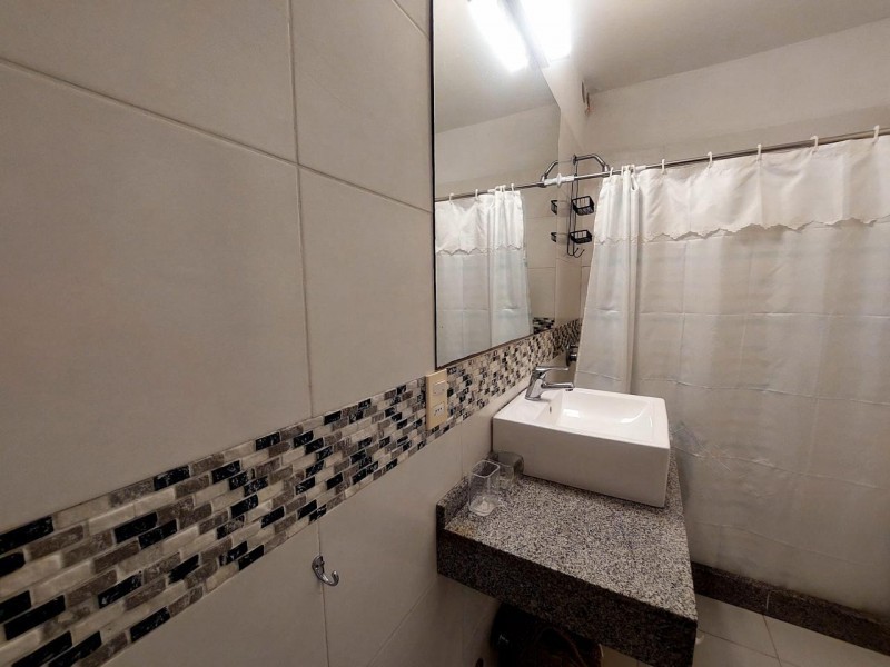 Moderno chalet en alquiler en Montoya, La Barra a una cuadra del mar.