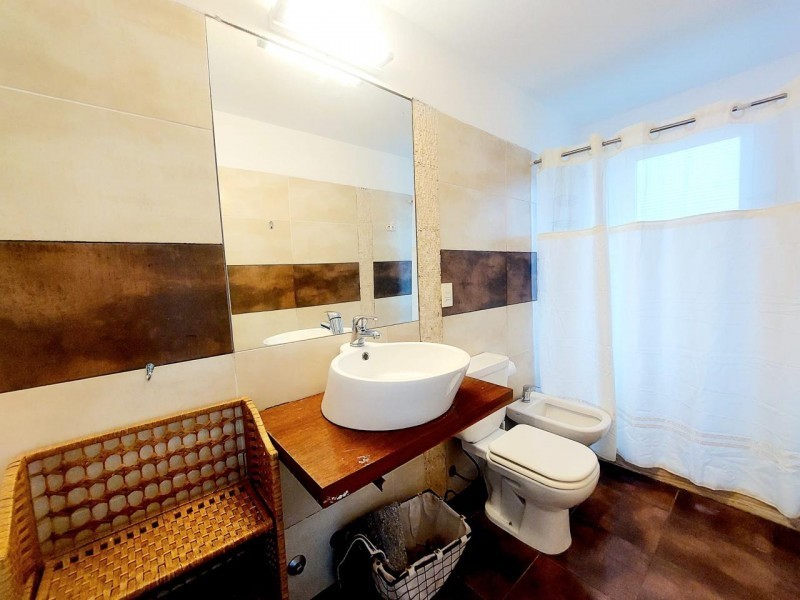 Moderno chalet en alquiler en Montoya, La Barra a una cuadra del mar.