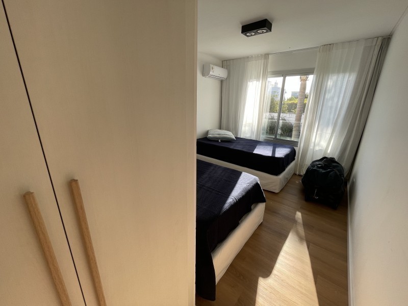 Importante departamento en alquiler con increible vista a Montoya, La Barra.