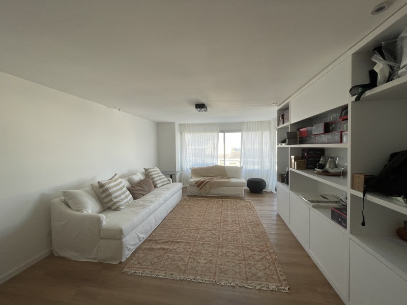 Importante departamento en alquiler con increible vista a Montoya, La Barra.