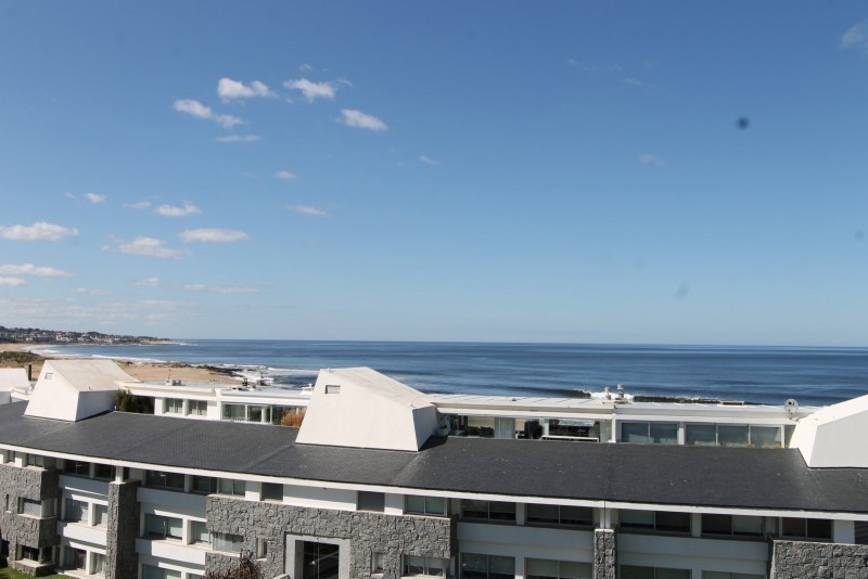 Importante departamento en alquiler con increible vista a Montoya, La Barra.