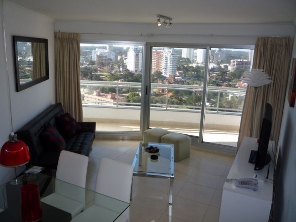 Magnifico Pent House en alquiler con vistas a la Playa Brava y entorno.