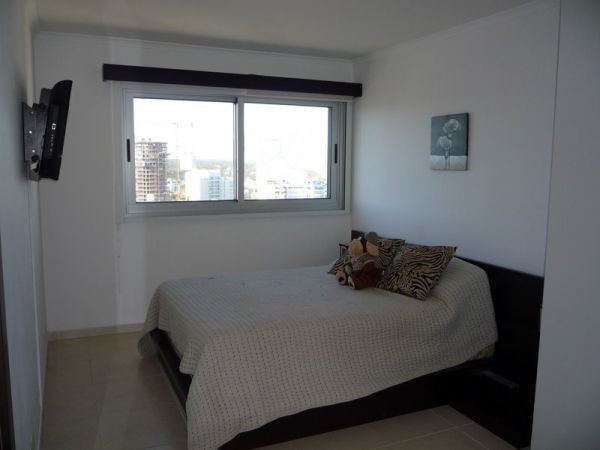 Magnifico Pent House en alquiler con vistas a la Playa Brava y entorno.