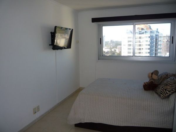 Magnifico Pent House en alquiler con vistas a la Playa Brava y entorno.