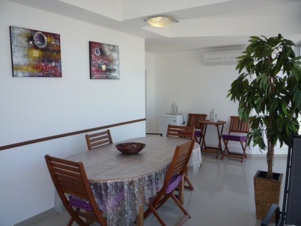 Magnifico Pent House en alquiler con vistas a la Playa Brava y entorno.