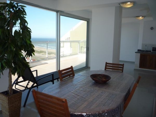 Magnifico Pent House en alquiler con vistas a la Playa Brava y entorno.