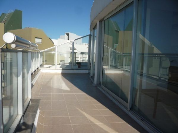 Magnifico Pent House en alquiler con vistas a la Playa Brava y entorno.