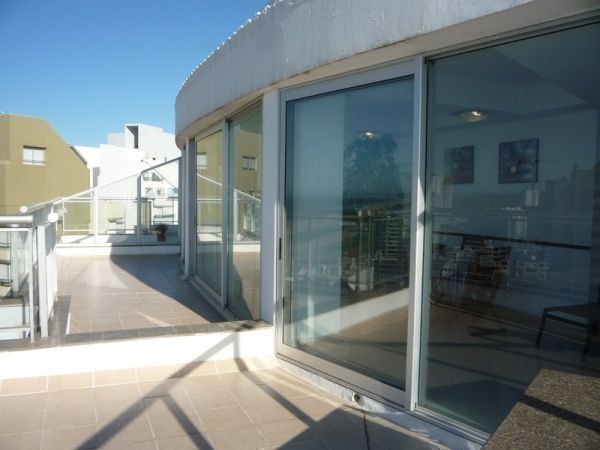 Magnifico Pent House en alquiler con vistas a la Playa Brava y entorno.