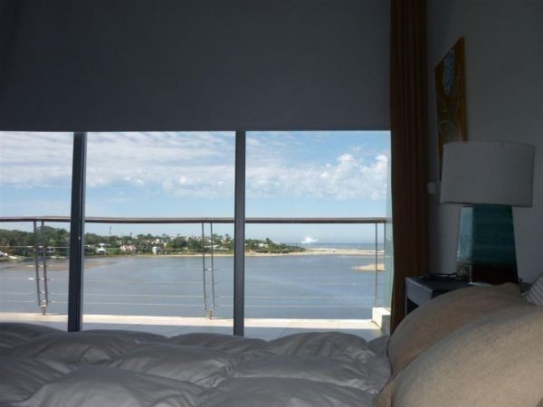 Penthouse en alquiler y venta con pileta propia e increibles vistas al mar.