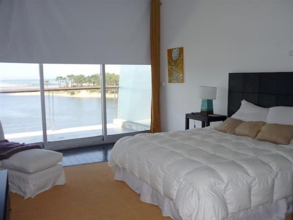 Penthouse en alquiler y venta con pileta propia e increibles vistas al mar.