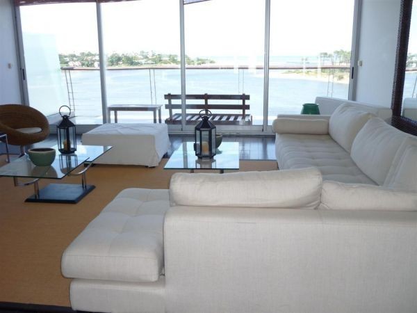 Penthouse en alquiler y venta con pileta propia e increibles vistas al mar.