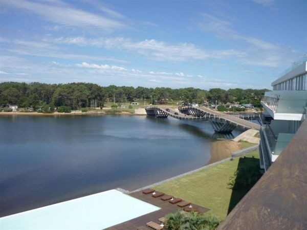 Penthouse en alquiler y venta con pileta propia e increibles vistas al mar.