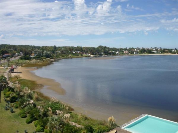 Penthouse en alquiler y venta con pileta propia e increibles vistas al mar.