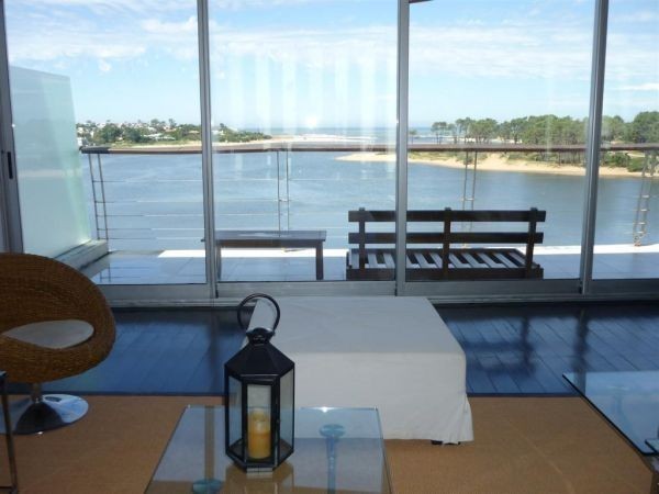 Penthouse en alquiler y venta con pileta propia e increibles vistas al mar.