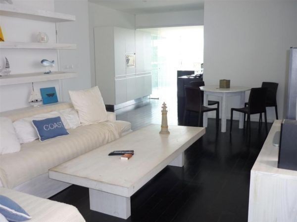 Penthouse en alquiler y venta con pileta propia e increibles vistas al mar.