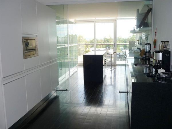 Penthouse en alquiler y venta con pileta propia e increibles vistas al mar.
