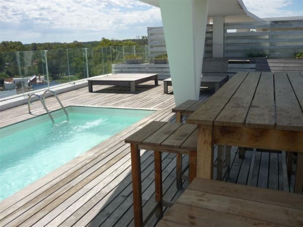 Penthouse en alquiler y venta con pileta propia e increibles vistas al mar.