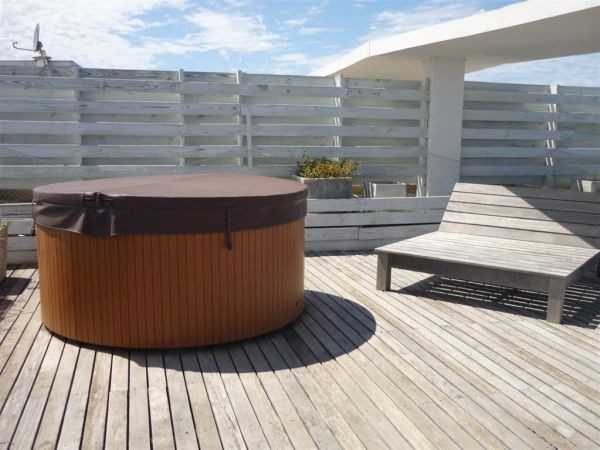 Penthouse en alquiler y venta con pileta propia e increibles vistas al mar.