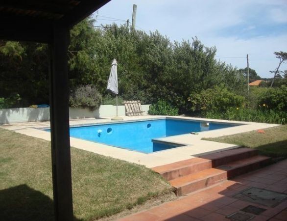 Linda casa con piscina a solo 300 metros del mar