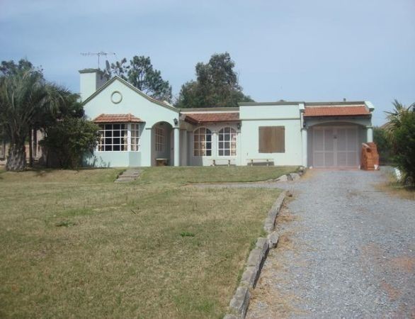 Linda casa con piscina a solo 300 metros del mar