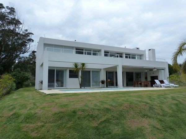Excelente casa en Punta Ballena con espectacular vista a la bahía de Solanas