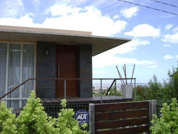 Exclusiva casa con pileta y vista al Mar en Punta Ballena