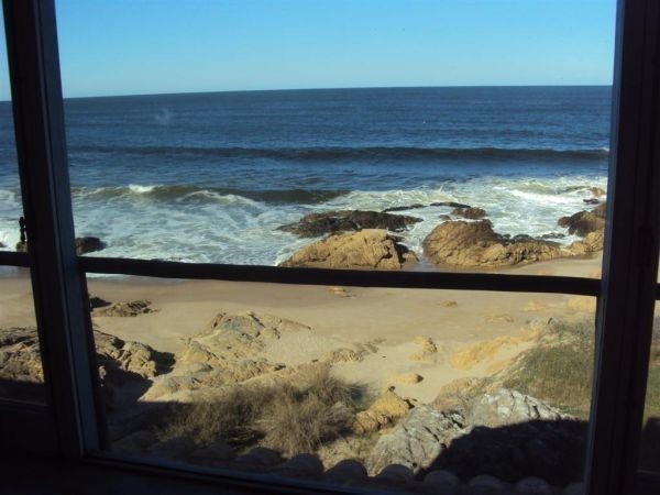Magnífica casa en Punta Piedras en alquiler sobre la playa