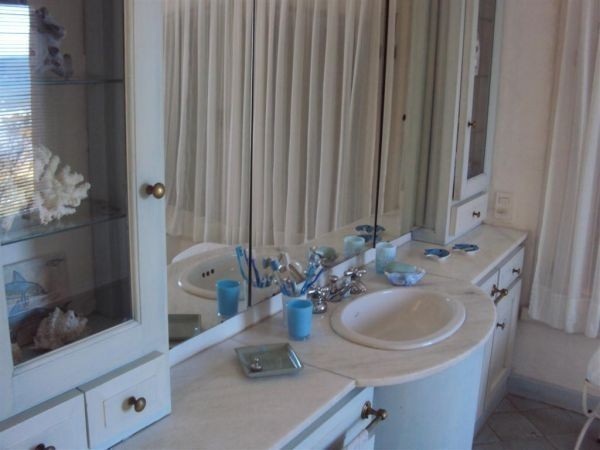 Magnífica casa en Punta Piedras en alquiler sobre la playa