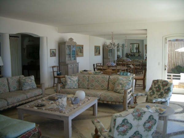 Magnífica casa en Punta Piedras en alquiler sobre la playa