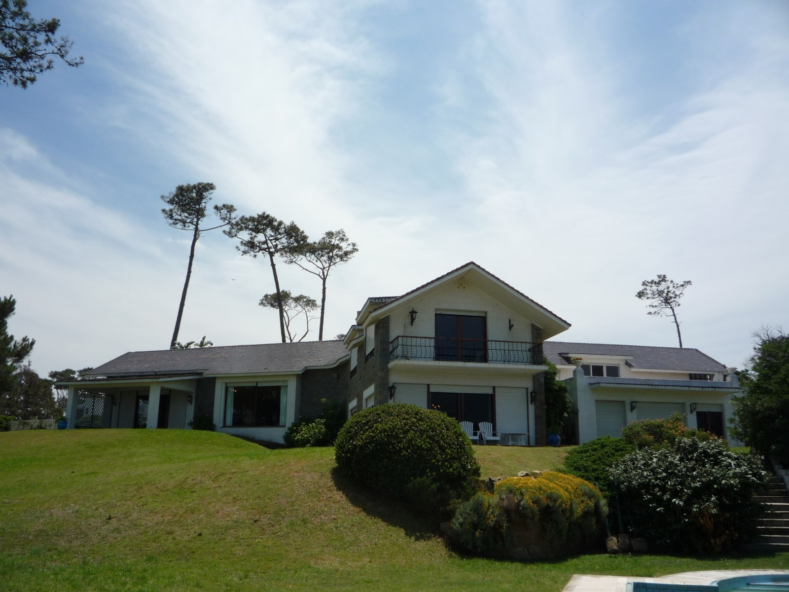 Importante casa en venta frente al mar, vistas increíbles a toda la Bahia.