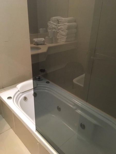 Amplio apartamento de un dormitorio con todos los servicios, con entrega y financiacion en 48 ctas