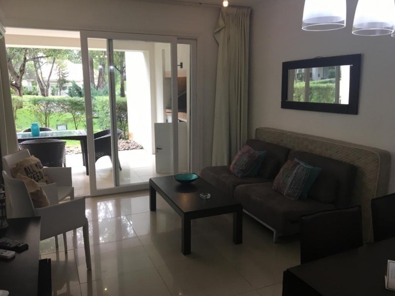 Amplio apartamento de un dormitorio con todos los servicios, con entrega y financiacion en 48 ctas