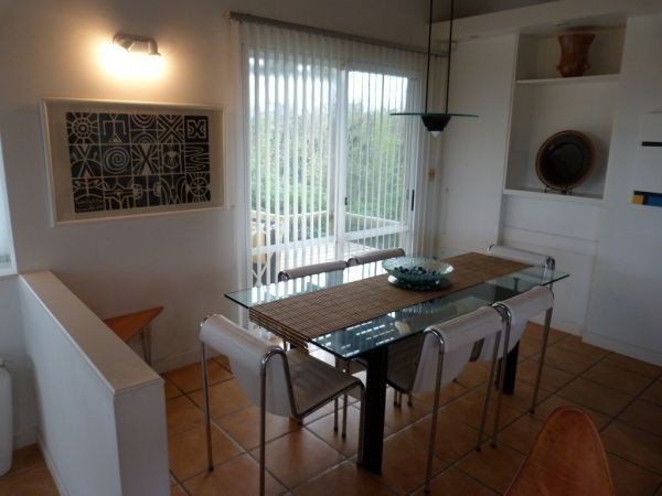 Muy buena casa frente al mar con deck en Solanas,  piscina, 4 dormitorios, 3 baños y parrillero