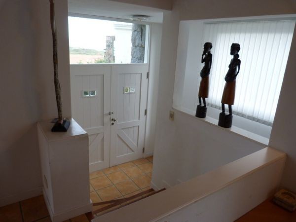 Muy buena casa frente al mar con deck en Solanas,  piscina, 4 dormitorios, 3 baños y parrillero