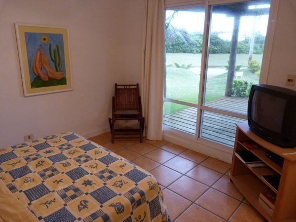 Muy buena casa frente al mar con deck en Solanas,  piscina, 4 dormitorios, 3 baños y parrillero