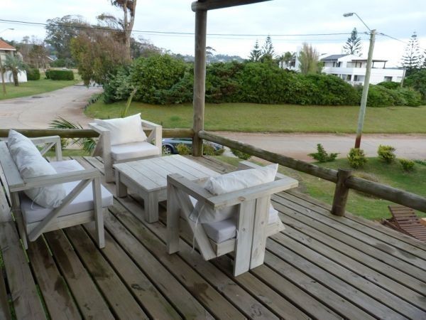 Muy buena casa frente al mar con deck en Solanas,  piscina, 4 dormitorios, 3 baños y parrillero