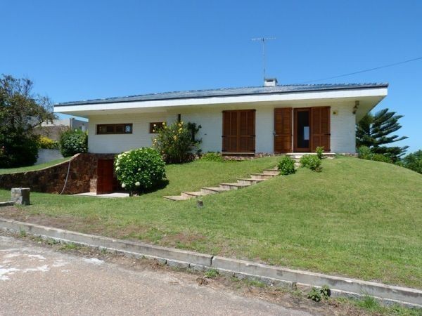 Muy linda casa a 100 metros de la mejor Playa de Punta del Este.
