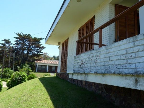 Muy linda casa a 100 metros de la mejor Playa de Punta del Este.