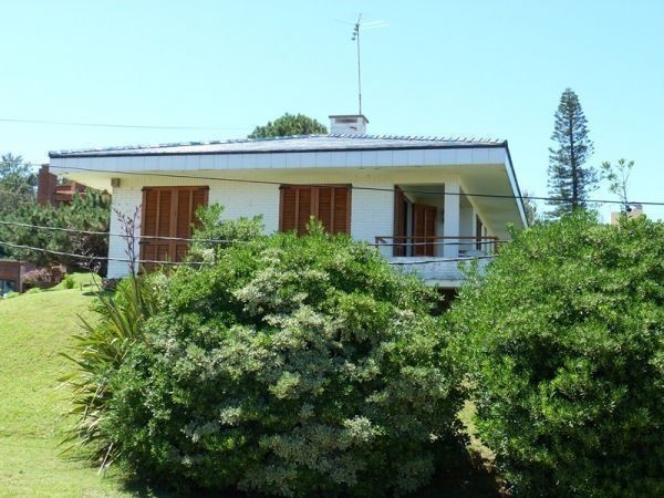 Muy linda casa a 100 metros de la mejor Playa de Punta del Este.