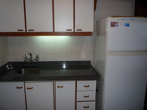 Departamento de un dormitorio y medio en edificio de categoria.