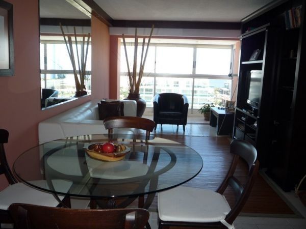 Departamento de un dormitorio y medio en edificio de categoria.