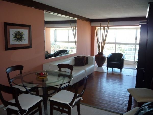 Departamento de un dormitorio y medio en edificio de categoria.