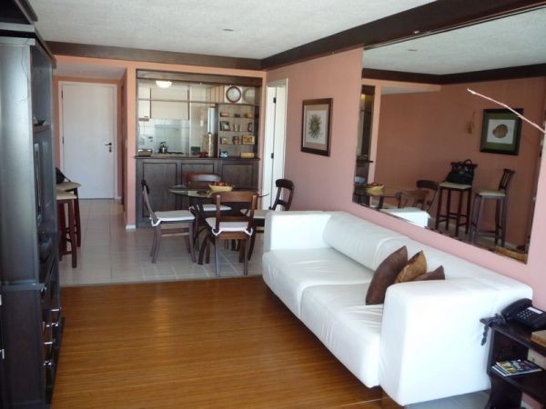 Departamento de un dormitorio y medio en edificio de categoria.