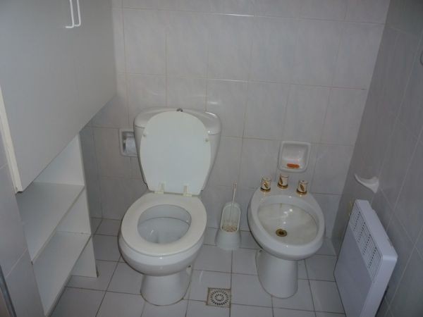 Departamento de un dormitorio y medio en edificio de categoria.