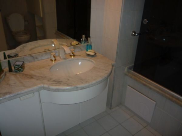 Departamento de un dormitorio y medio en edificio de categoria.