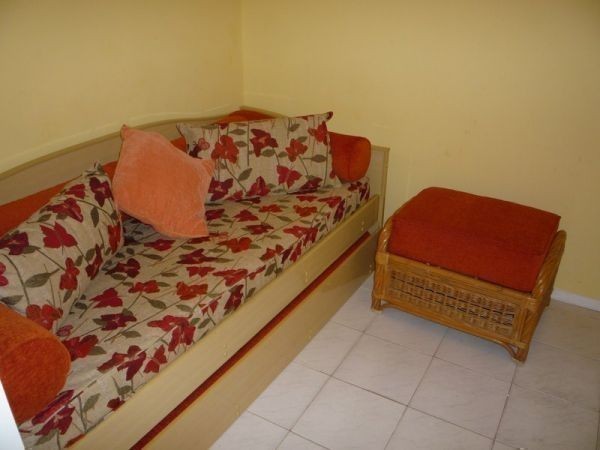 Departamento de un dormitorio y medio en edificio de categoria.