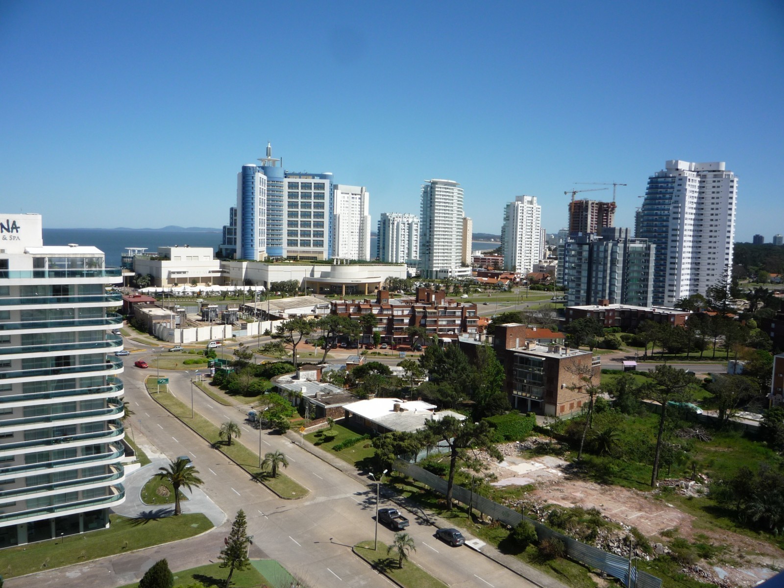 Departamento de un dormitorio y medio en edificio de categoria.